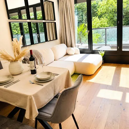 Velmora Boutique - Wellness - Pool, Sauna, E-bikes Direkt Am * Timmendorfer Strand